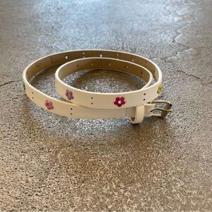 White Floral Accent Waist Belt Small 32.5”